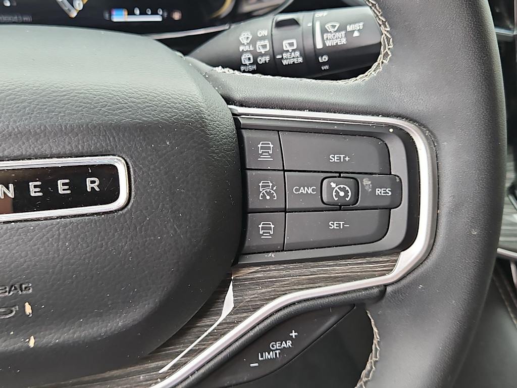 Thumbnail: 2022 Jeep Wagoneer - 29