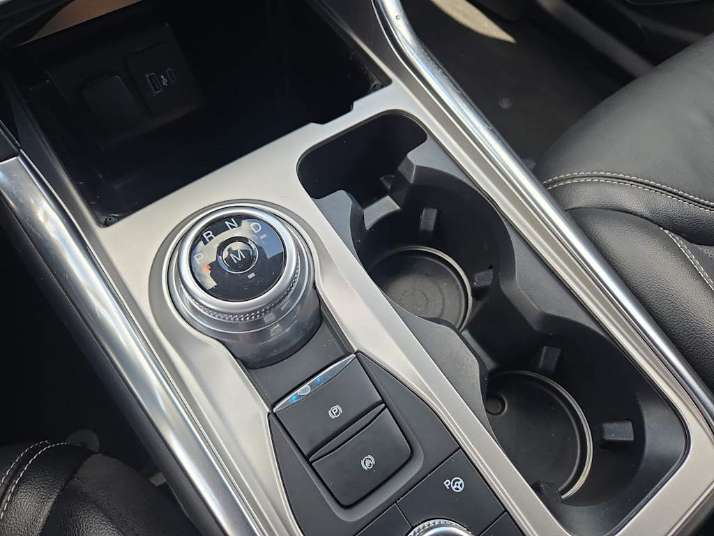 Thumbnail: 2020 Ford Explorer - 32