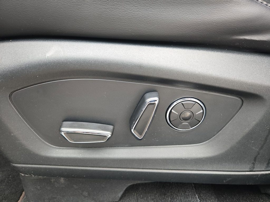 Thumbnail: 2020 Ford Explorer - 25