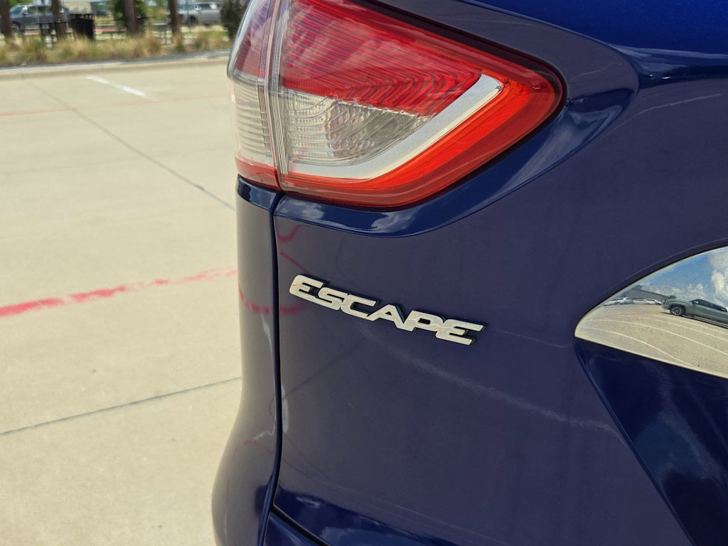 Thumbnail: 2015 Ford Escape - 22
