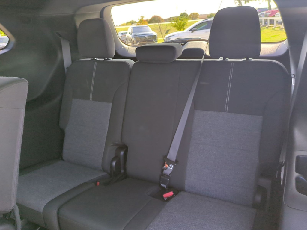 Thumbnail: 2025 GMC Acadia - 36