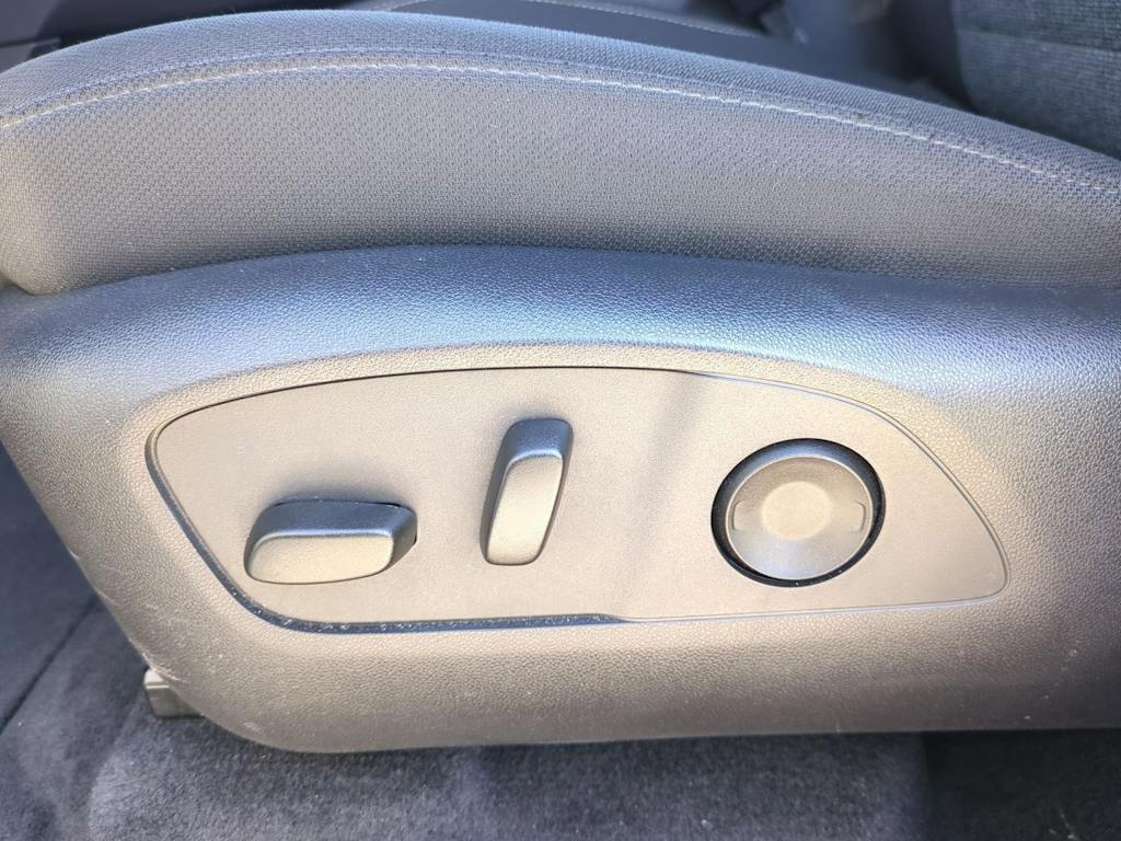 Thumbnail: 2025 GMC Acadia - 23