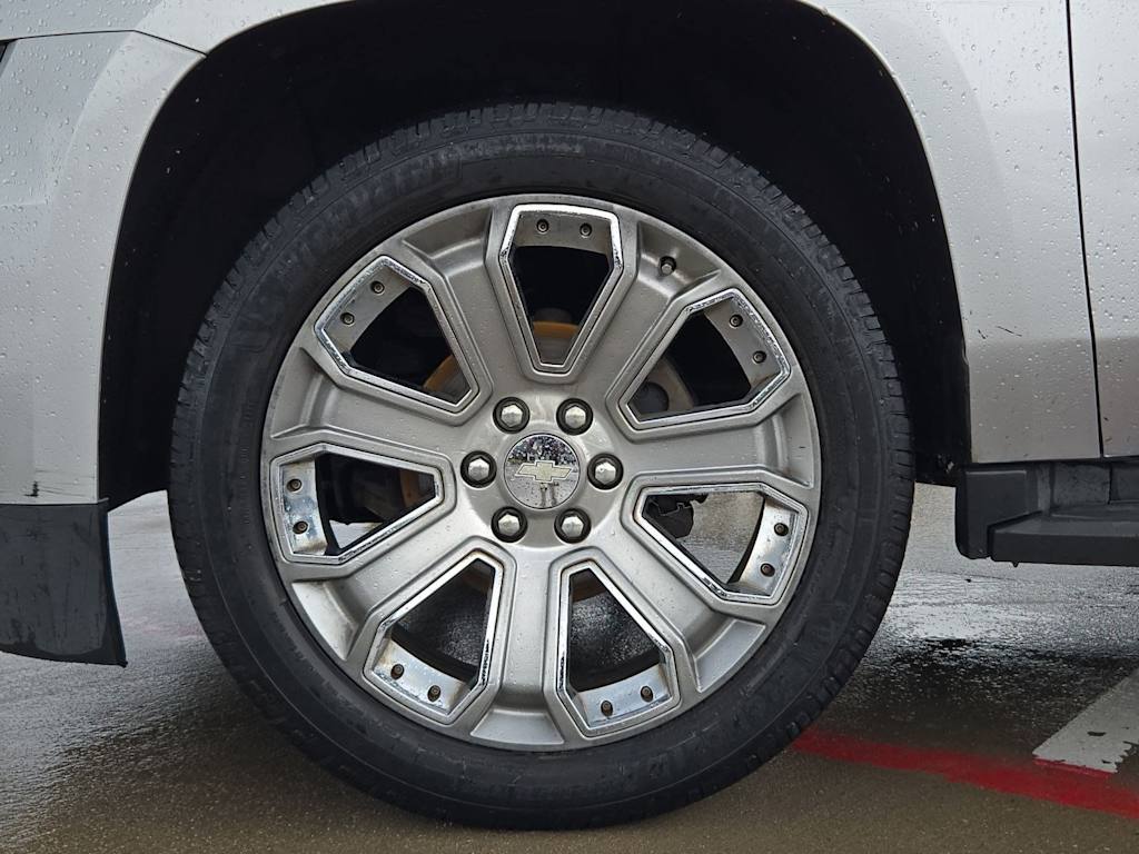 Thumbnail: 2016 Chevrolet Suburban - 8