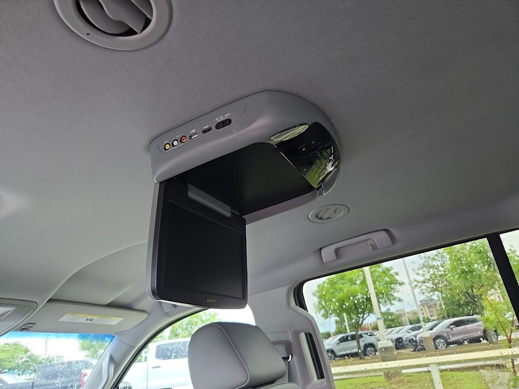 Thumbnail: 2016 Chevrolet Suburban - 36