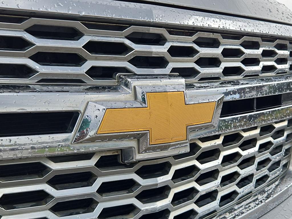 Thumbnail: 2016 Chevrolet Suburban - 7