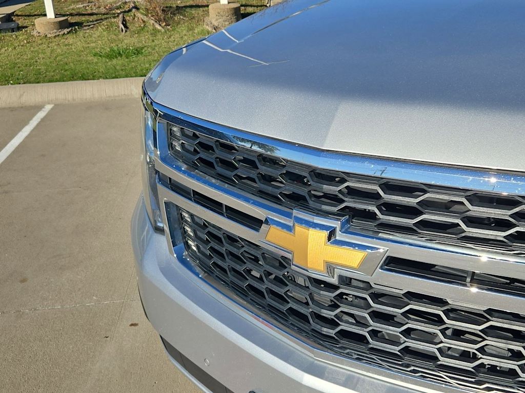 Thumbnail: 2017 Chevrolet Suburban - 7