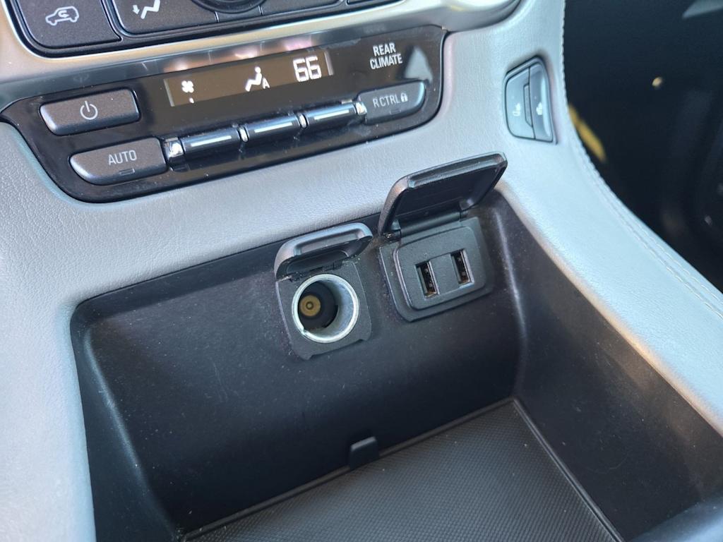 Thumbnail: 2017 Chevrolet Suburban - 17