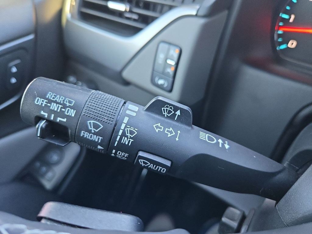 Thumbnail: 2017 Chevrolet Suburban - 33