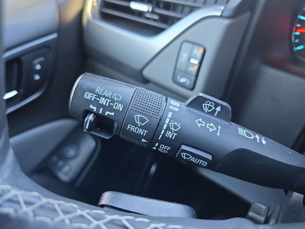 Thumbnail: 2017 Chevrolet Suburban - 32