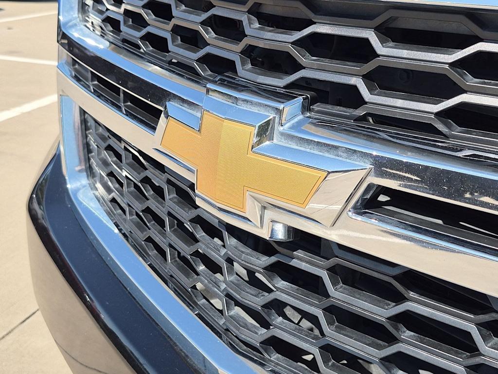 Thumbnail: 2019 Chevrolet Suburban - 7