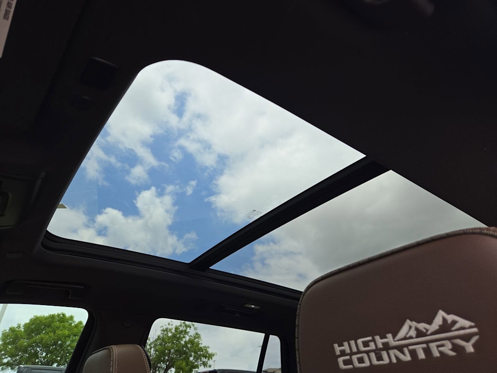 Thumbnail: 2021 Chevrolet Tahoe - 25