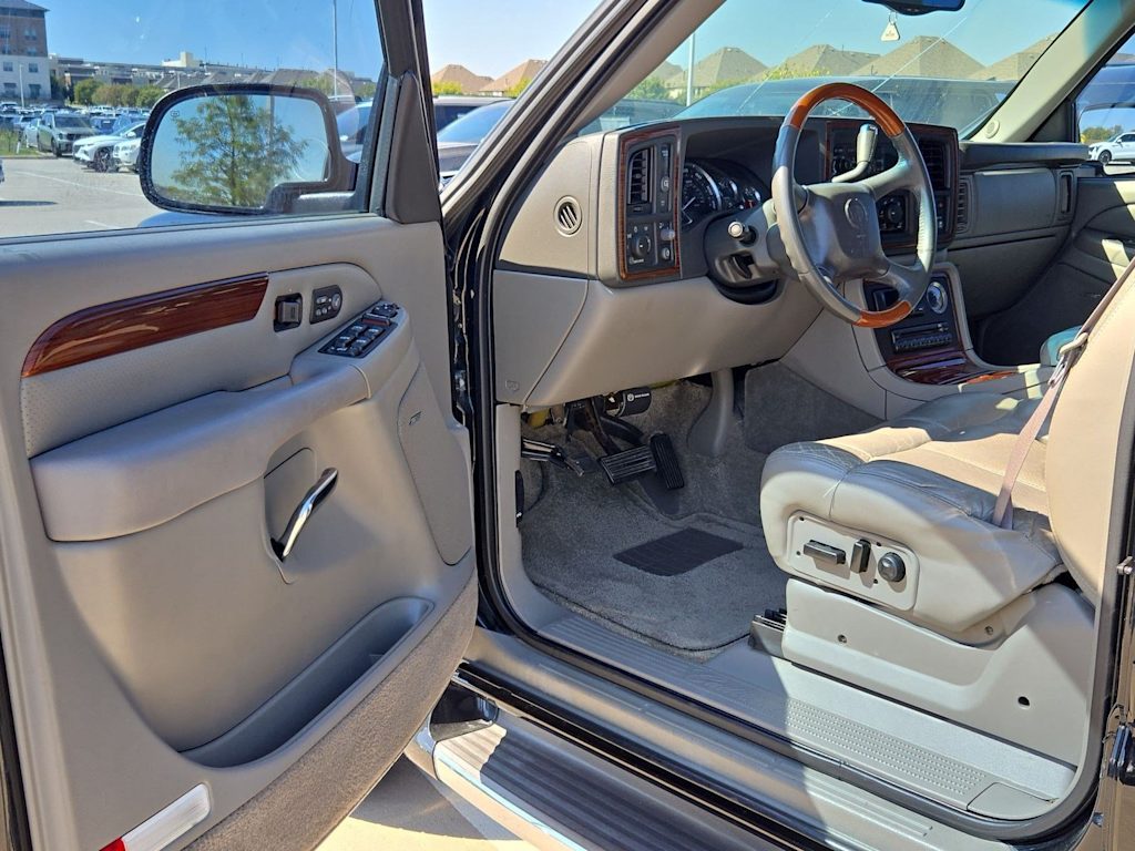 Thumbnail: 2002 Cadillac Escalade - 2