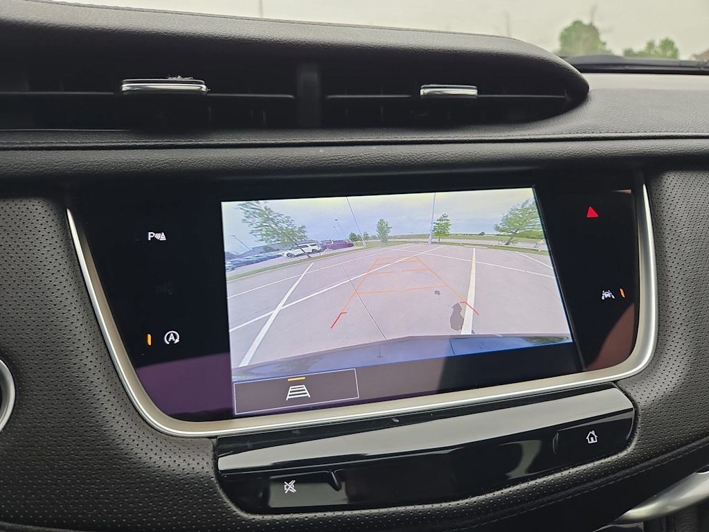 Thumbnail: 2024 Cadillac XT6 - 32
