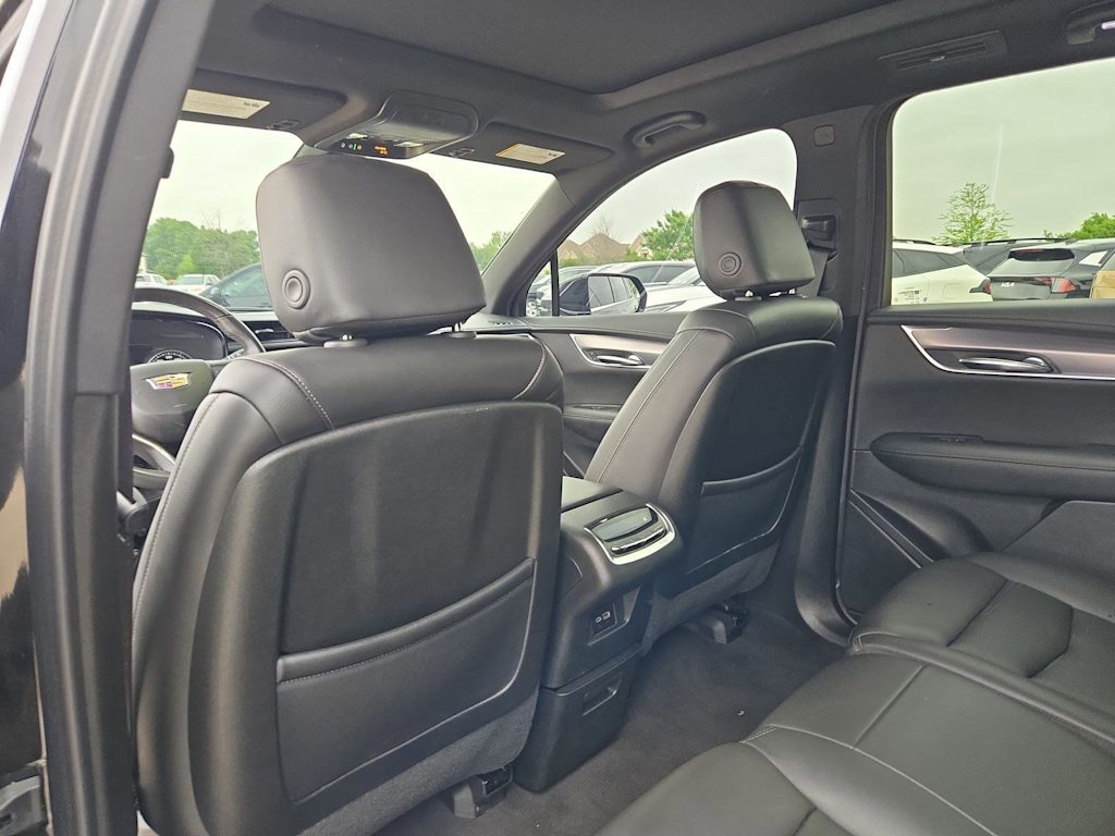 Thumbnail: 2024 Cadillac XT6 - 12