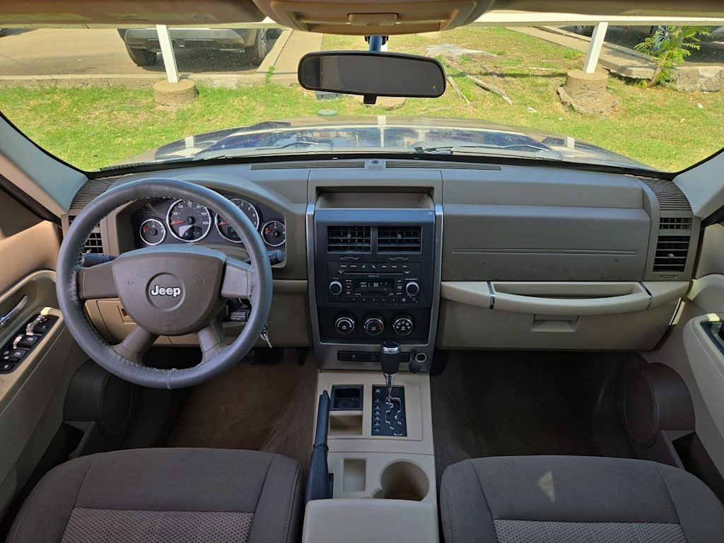 Thumbnail: 2010 Jeep Liberty - 8