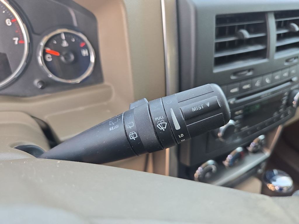 Thumbnail: 2010 Jeep Liberty - 28