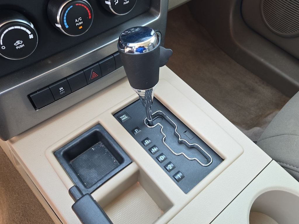 Thumbnail: 2010 Jeep Liberty - 30
