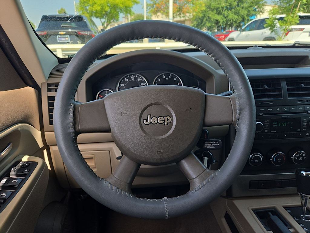 Thumbnail: 2010 Jeep Liberty - 12