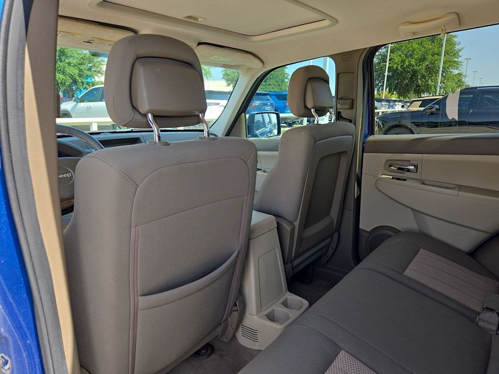 Thumbnail: 2010 Jeep Liberty - 11
