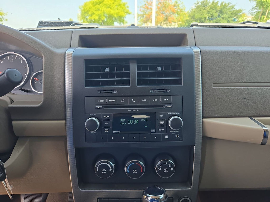 Thumbnail: 2010 Jeep Liberty - 13