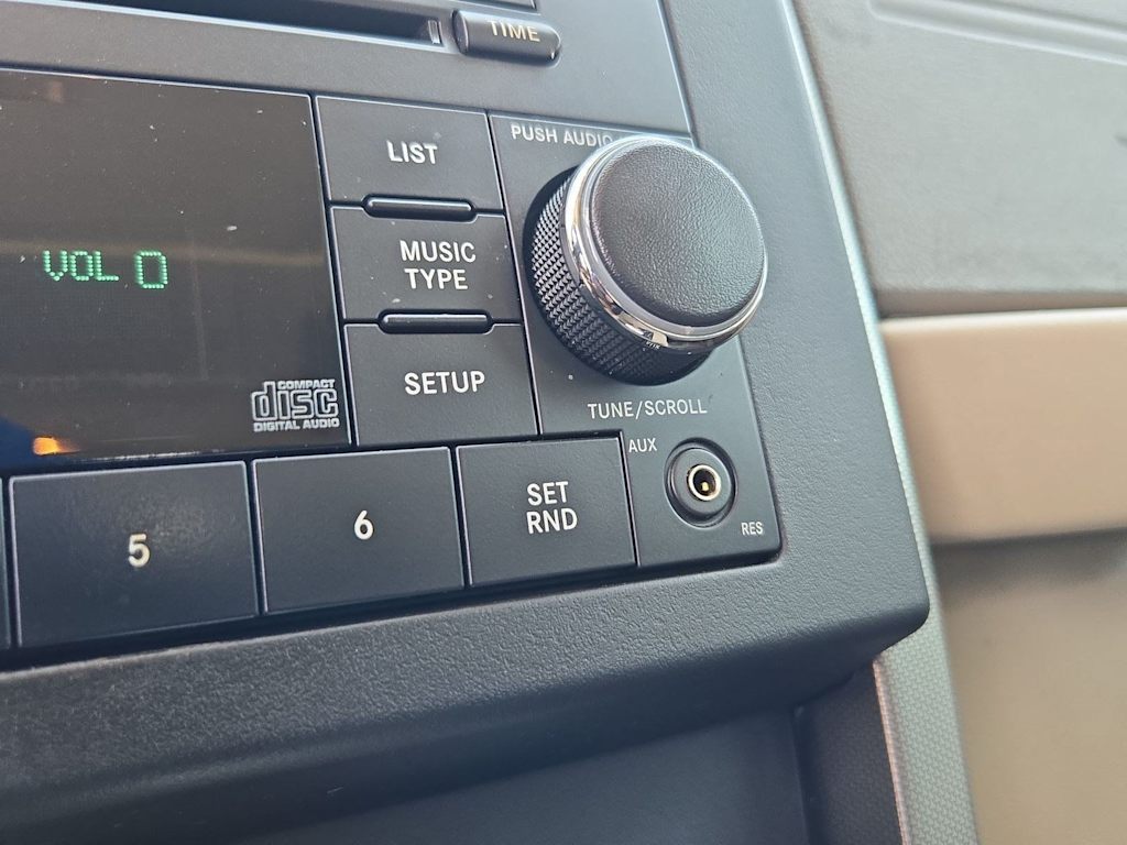 Thumbnail: 2010 Jeep Liberty - 14