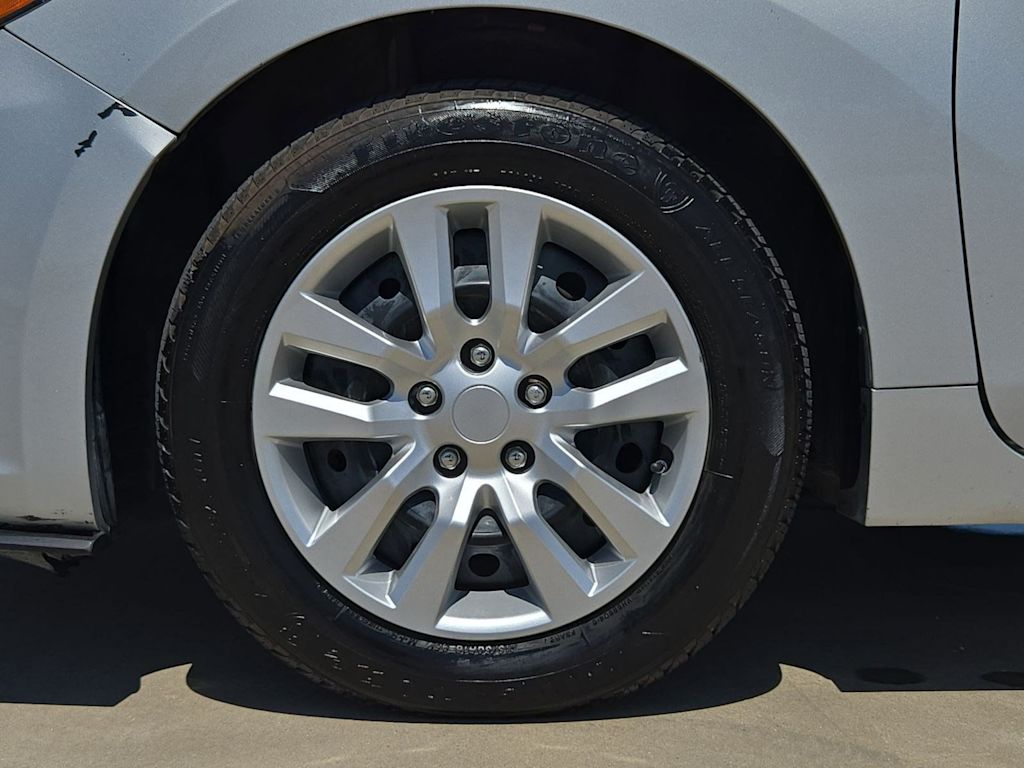 Thumbnail: 2017 Nissan Altima - 8