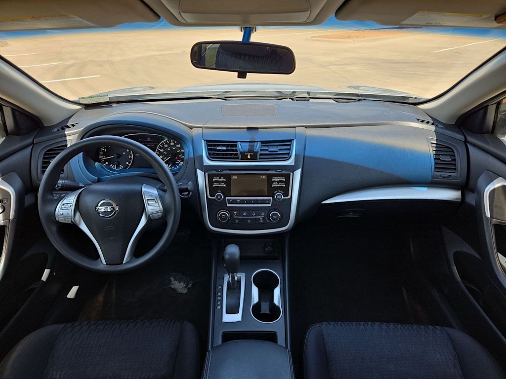 Thumbnail: 2017 Nissan Altima - 9