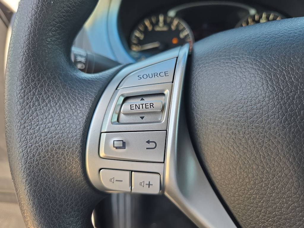 Thumbnail: 2017 Nissan Altima - 26
