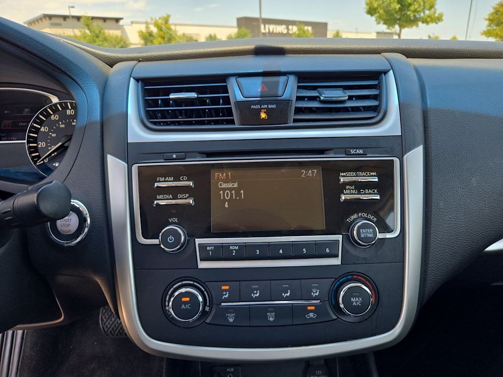 Thumbnail: 2017 Nissan Altima - 14