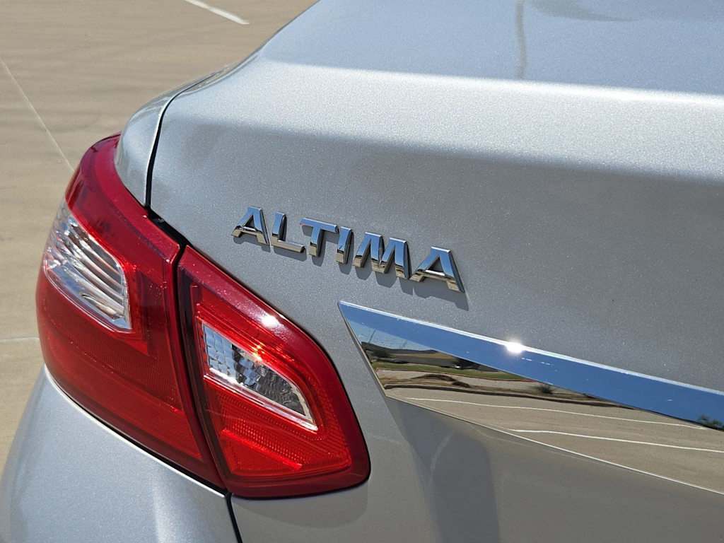 Thumbnail: 2017 Nissan Altima - 22