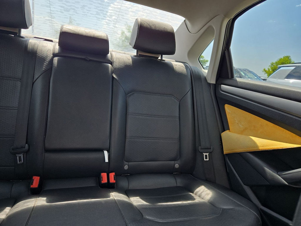 Thumbnail: 2015 Volkswagen Passat - 12