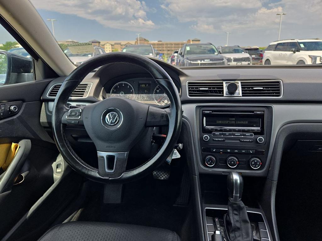 Thumbnail: 2015 Volkswagen Passat - 9