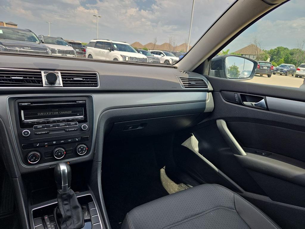 Thumbnail: 2015 Volkswagen Passat - 14