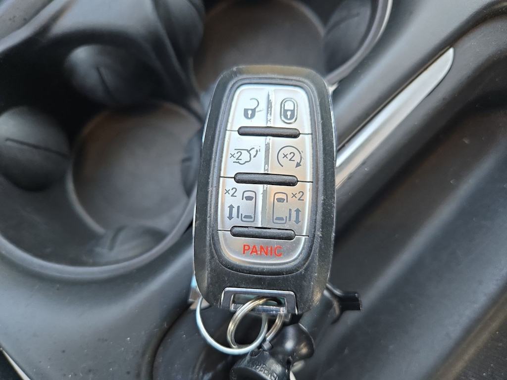 Thumbnail: 2018 Chrysler Pacifica - 15