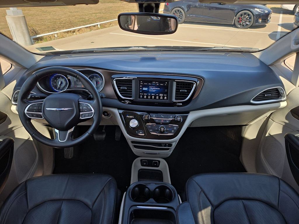 Thumbnail: 2018 Chrysler Pacifica - 9