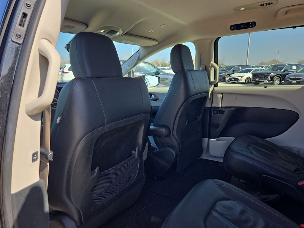 Thumbnail: 2018 Chrysler Pacifica - 12