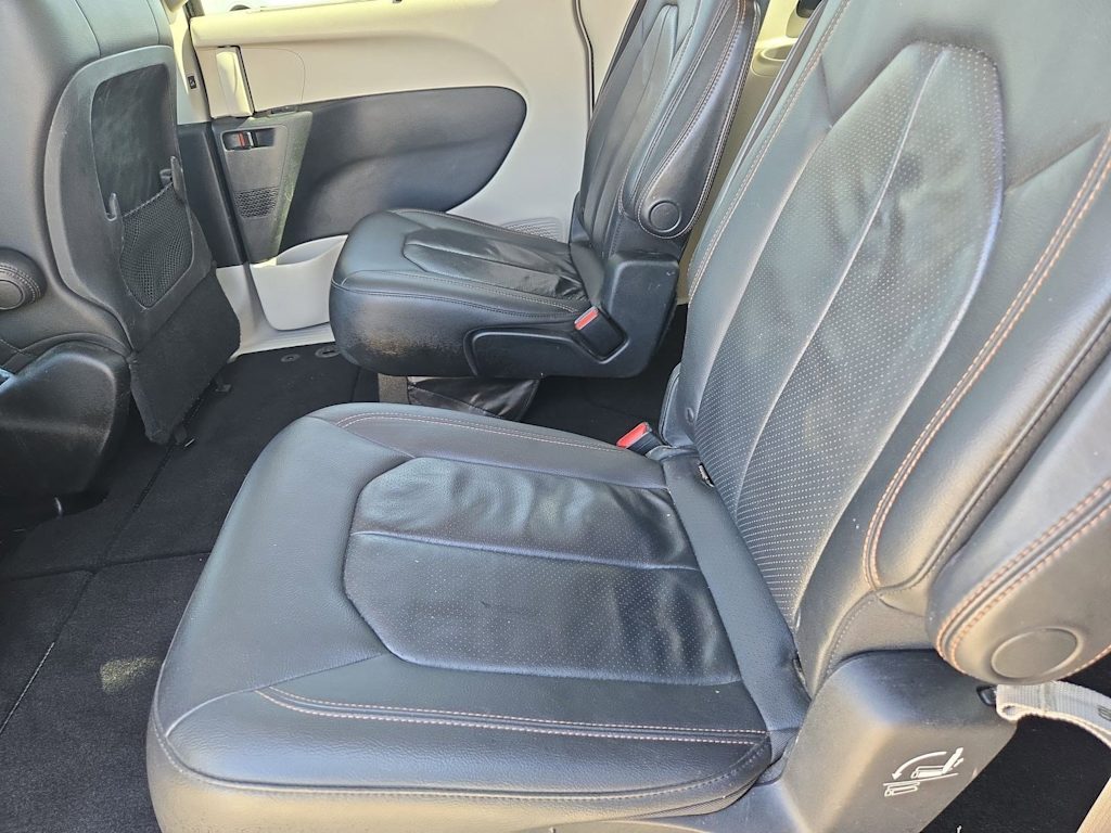 Thumbnail: 2018 Chrysler Pacifica - 25