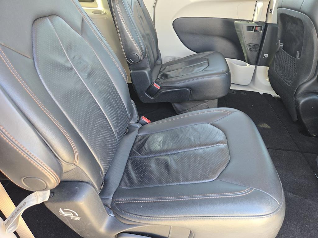 Thumbnail: 2018 Chrysler Pacifica - 11