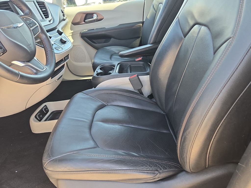 Thumbnail: 2018 Chrysler Pacifica - 10