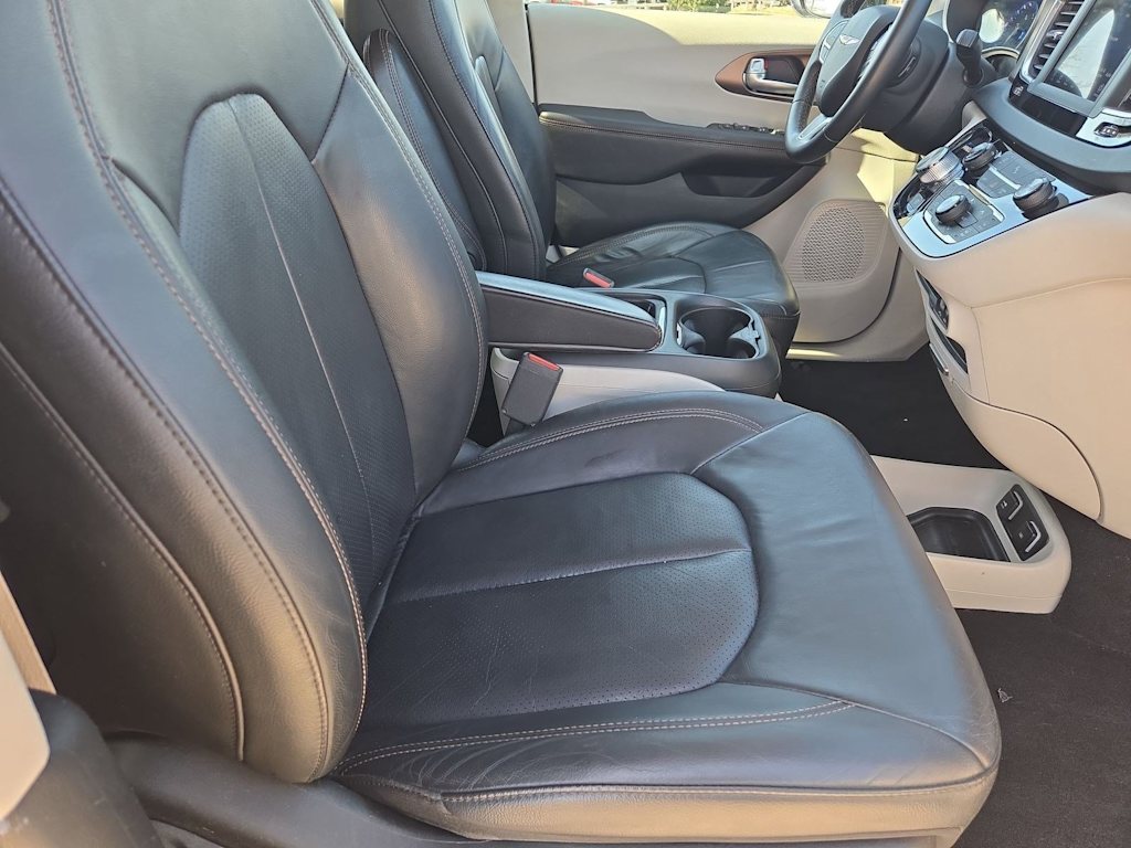 Thumbnail: 2018 Chrysler Pacifica - 26