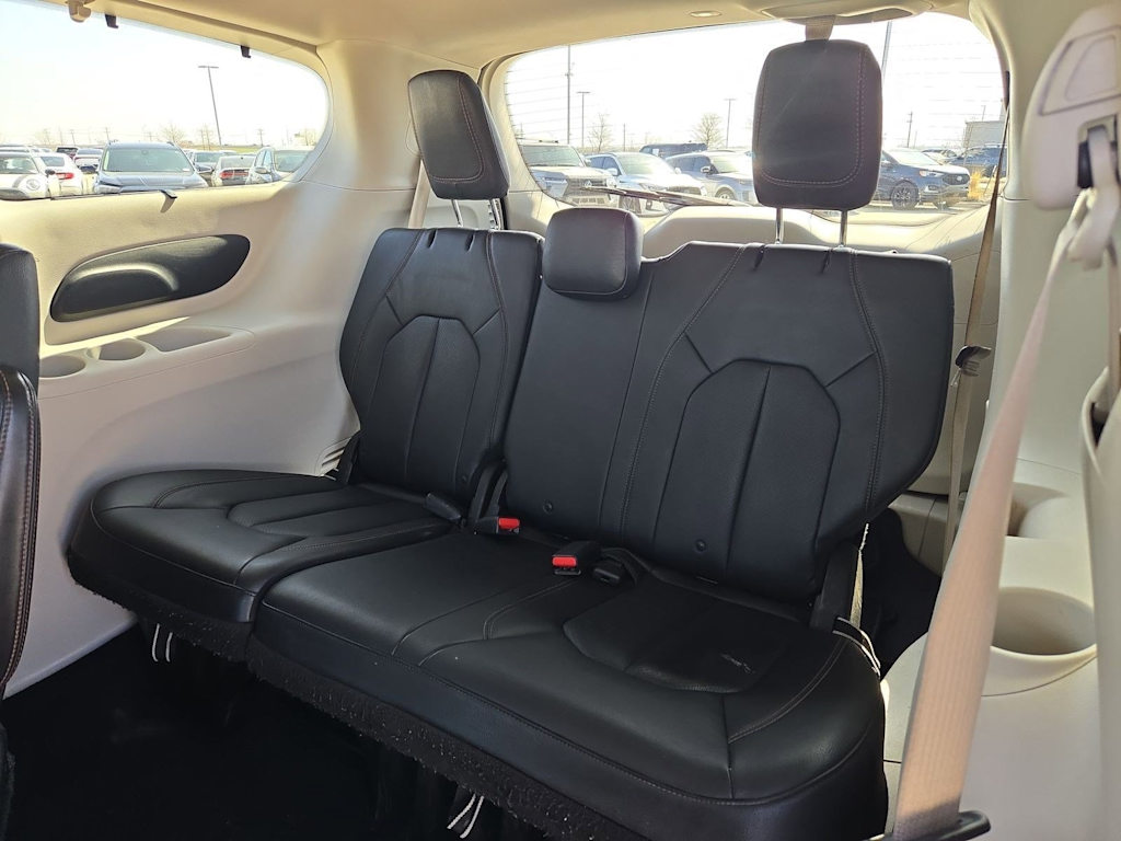 Thumbnail: 2018 Chrysler Pacifica - 34