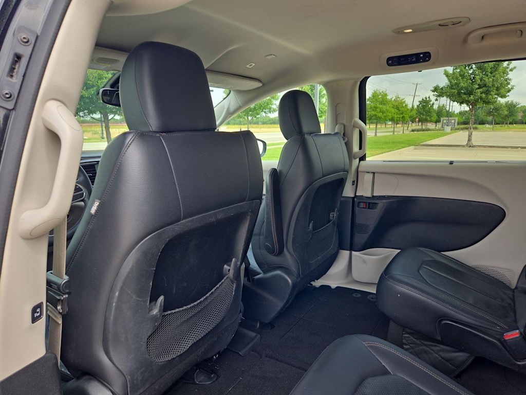 Thumbnail: 2018 Chrysler Pacifica - 12