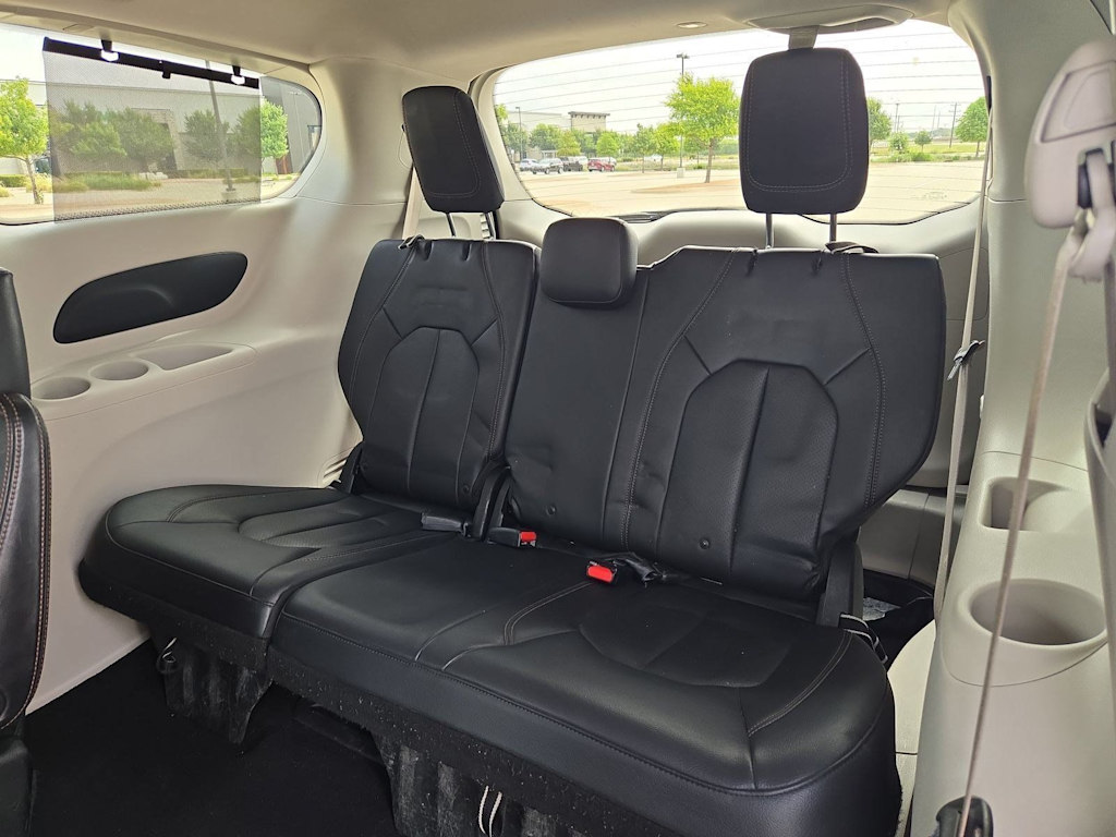 Thumbnail: 2018 Chrysler Pacifica - 33