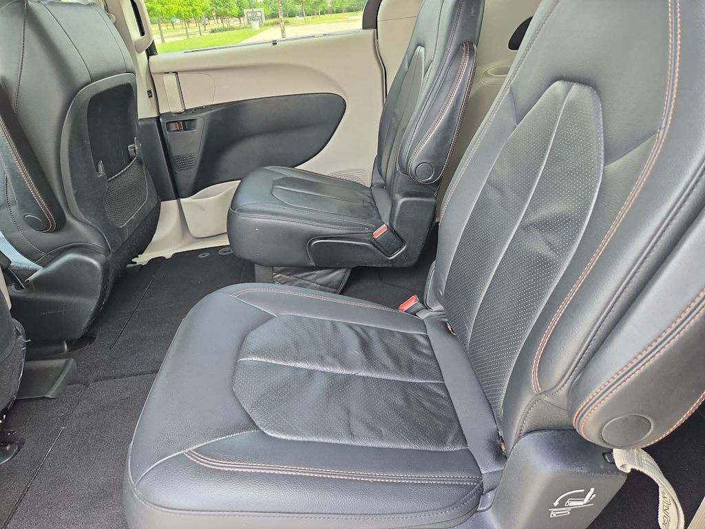 Thumbnail: 2018 Chrysler Pacifica - 23