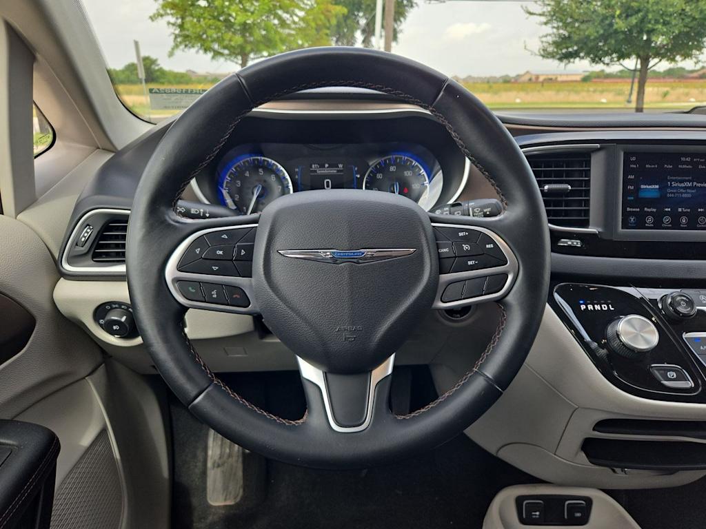 Thumbnail: 2018 Chrysler Pacifica - 13