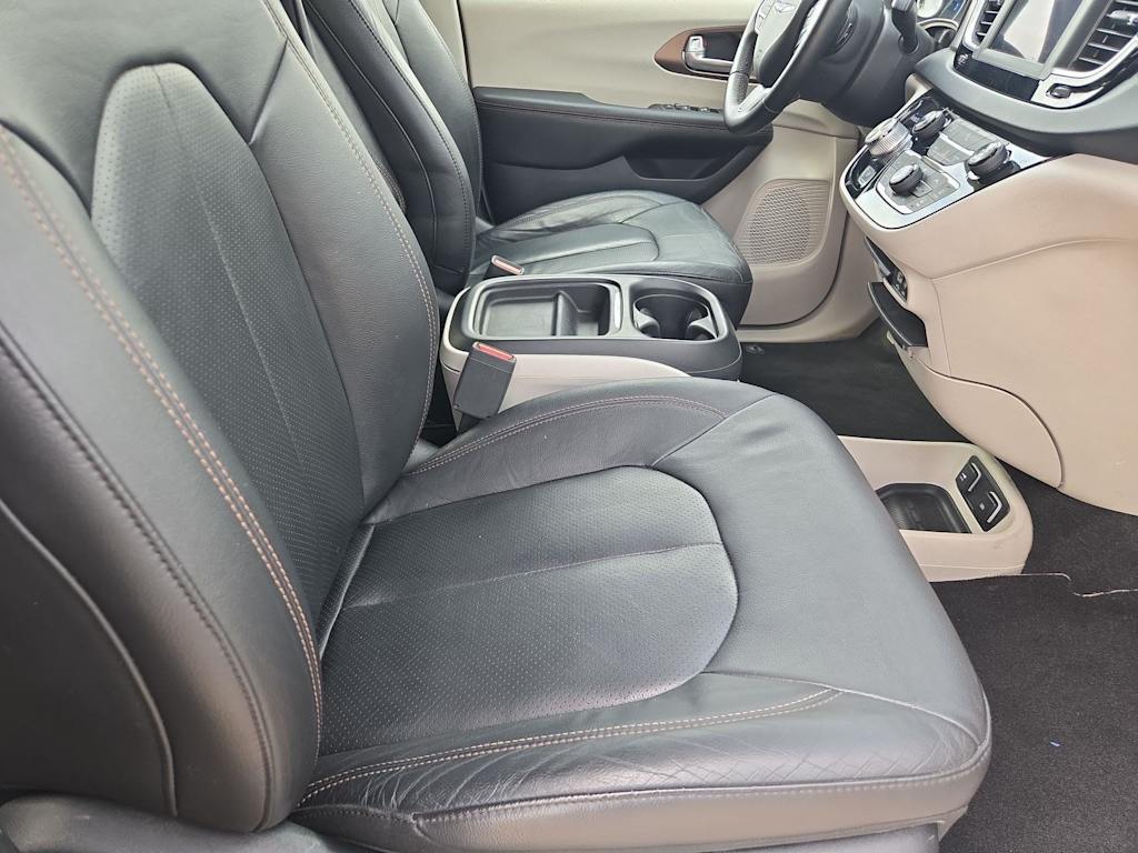 Thumbnail: 2018 Chrysler Pacifica - 24