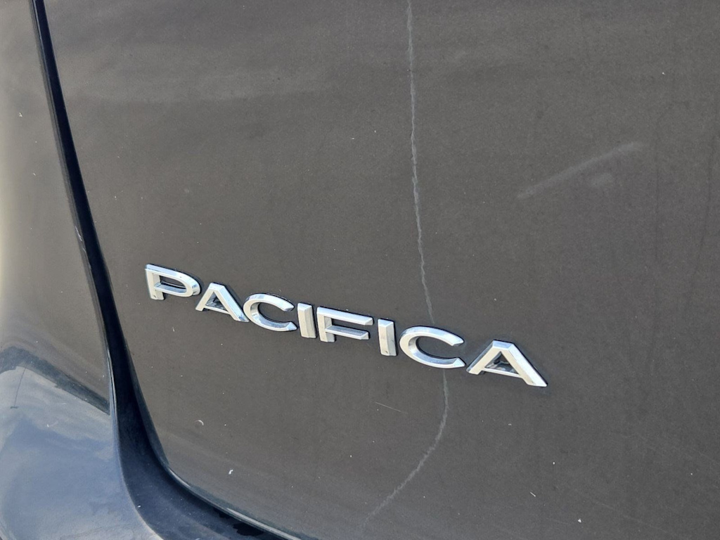 Thumbnail: 2018 Chrysler Pacifica - 21