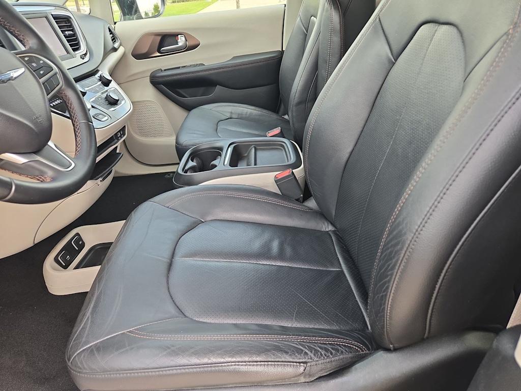 Thumbnail: 2018 Chrysler Pacifica - 10