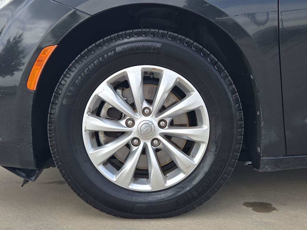 Thumbnail: 2018 Chrysler Pacifica - 8
