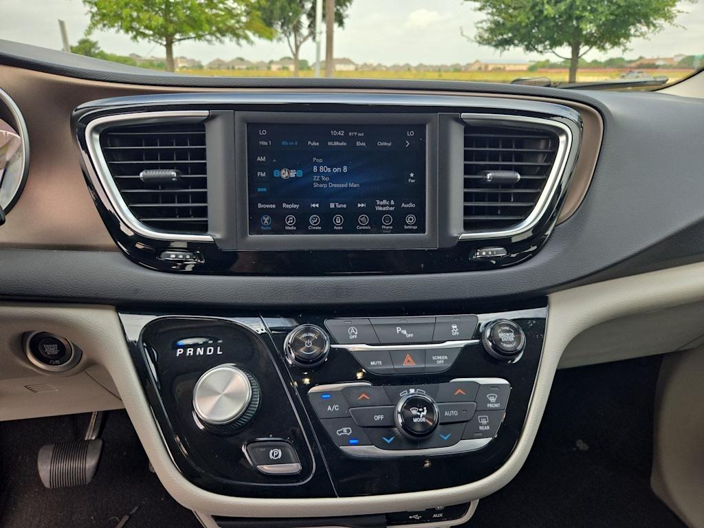 Thumbnail: 2018 Chrysler Pacifica - 14